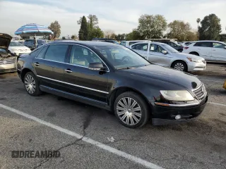 2006 Volkswagen Phaeton z VIN WVWAF03D268002733, wystawiony jako Copart lot #44980475 z przebiegiem 90 539 mil mil oraz Czysty tytuł • Clean title. Historia ofert i sprzedaży dostępna na DreamBid. Obrazek 4.