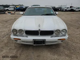 1998 Jaguar XJ with VIN SAJHX1248WC835728, listed as a Copart auction lot 86698244 with 116,768 mi miles and Clean Title. Bid and sale history available at carsss.com. Image 5.