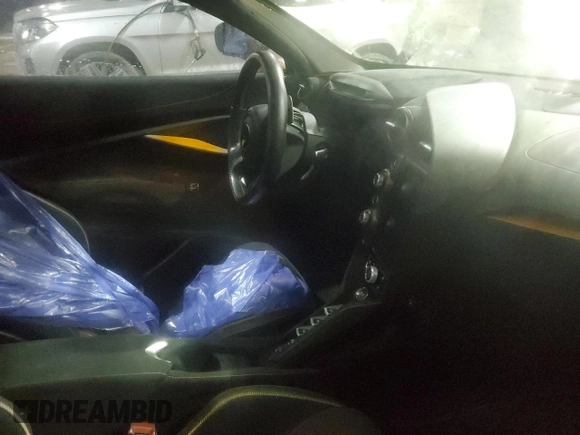2018 McLaren 720S z VIN SBM14DCA1JW000230, wystawiony jako Copart lot #44311435 z przebiegiem Nie podano mil oraz Tytuł czysty. Historia ofert i sprzedaży dostępna na DreamBid. Obrazek 8.