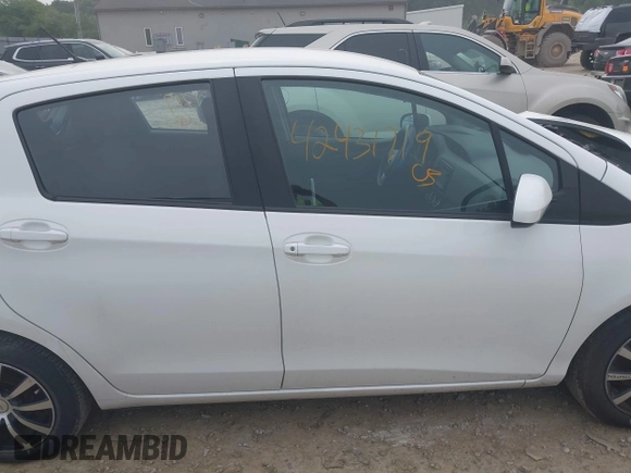 2017 Toyota Yaris L z VIN VNKKTUD32HA078479, wystawiony jako IAAI lot #42431719 z przebiegiem 60 741 mil mil oraz . Historia ofert i sprzedaży dostępna na DreamBid. Obrazek 13.