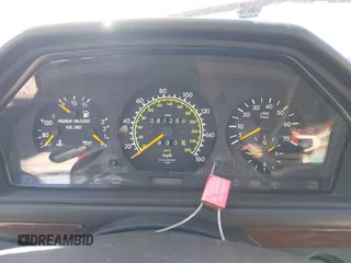 1993 Mercedes-Benz E Class with VIN WDBEA66E7PB881589, listed as a IAAI auction lot 41808158 with 81,268 mi miles. Bid and sale history available at carsss.com. Image 7.