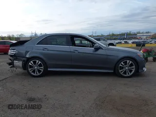 2016 Mercedes-Benz E-Class E 350 Luxury with VIN WDDHF8JB2GB237075, listed as a IAAI auction lot 42047087 with 66,298 mi miles. Bid and sale history available at carsss.com. Image 13.