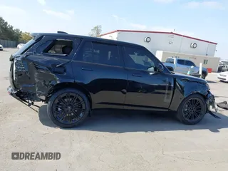2025 Land Rover Range Rover SE z VIN SALKP9FU4SA281132, wystawiony jako IAAI lot #42116456 z przebiegiem 7 016 mil mil oraz . Historia ofert i sprzedaży dostępna na DreamBid. Obrazek 14.