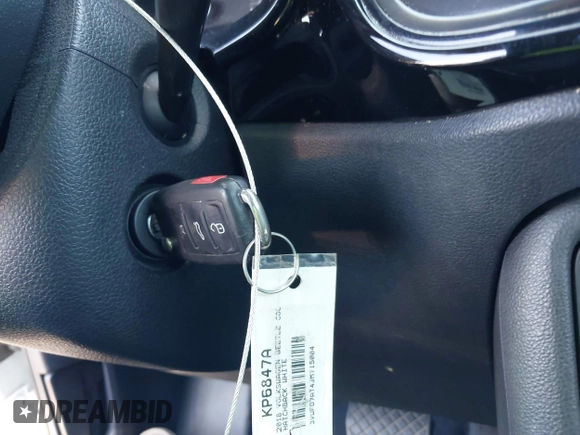 2018 Volkswagen Beetle S z VIN 3VWFD7AT4JM715004, wystawiony jako IAAI lot #41986453 z przebiegiem 76 130 mil mil oraz . Historia ofert i sprzedaży dostępna na DreamBid. Obrazek 11.