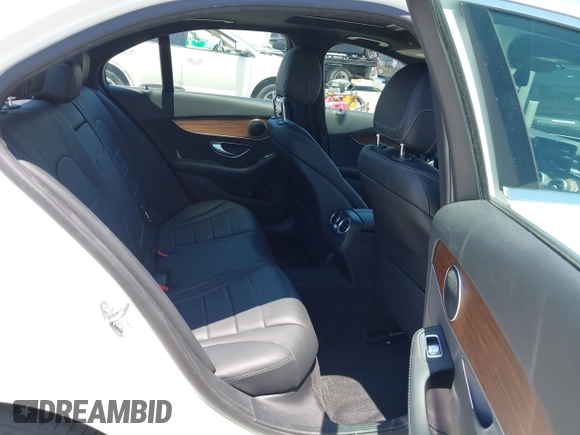 2019 Mercedes-Benz C 300 с VIN 55SWF8DB5KU322445, выставлен на аукционе IAAI как лот 42403051 с пробегом 43 465 миль миль и . История ставок и продаж доступна на DreamBid. Изображение 8.