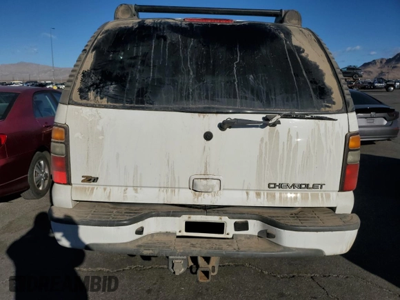 2004 Chevrolet Suburban Z71 with VIN 3GNFK16Z24G262479, listed as a Copart auction lot 43009035 with 235,865 mi miles and Salvage Title. Bid and sale history available at carsss.com. Image 6.
