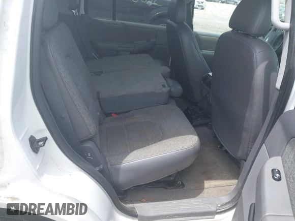2004 Ford Explorer XLS z VIN 1FMZU72KX4UB30784, wystawiony jako IAAI lot #42364969 z przebiegiem Nie podano mil oraz . Historia ofert i sprzedaży dostępna na DreamBid. Obrazek 8.