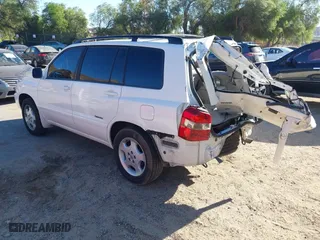 2006 Toyota Highlander w/3rd Row with VIN JTEDP21A860117149, listed as a IAAI auction lot 41040763 with 101,408 mi miles. Bid and sale history available at carsss.com. Image 3.
