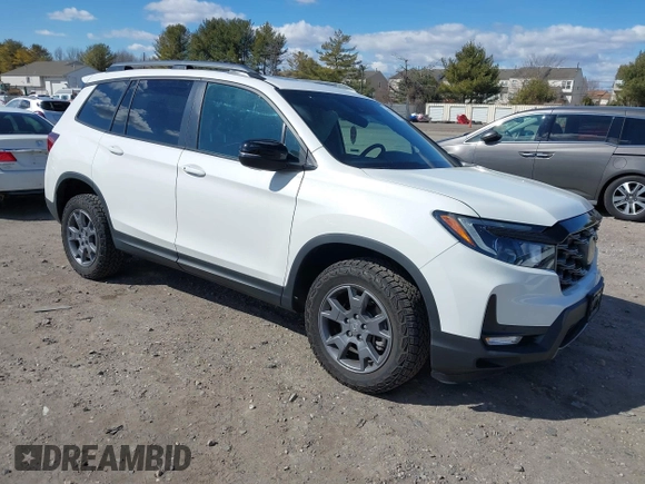 2024 Honda Passport TrailSport with VIN 5FNYF8H69RB016415, listed as a IAAI auction lot 41701049 with 10,365 mi miles and . Bid and sale history available at DreamBid. Image 1.