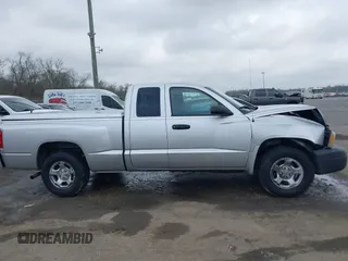 2005 Dodge Dakota ST with VIN 1D7HE22K25S119460, listed as a IAAI auction lot 41790592 with 104,995 mi miles and . Bid and sale history available at DreamBid. Image 13.