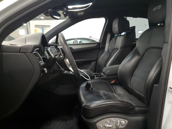 2017 Porsche Macan GTS with VIN WP1AG2A5XHLB51605, listed as a Copart auction lot 58532295 with 80,101 mi miles and Salvage title. Bid and sale history available at DreamBid. Image 7.