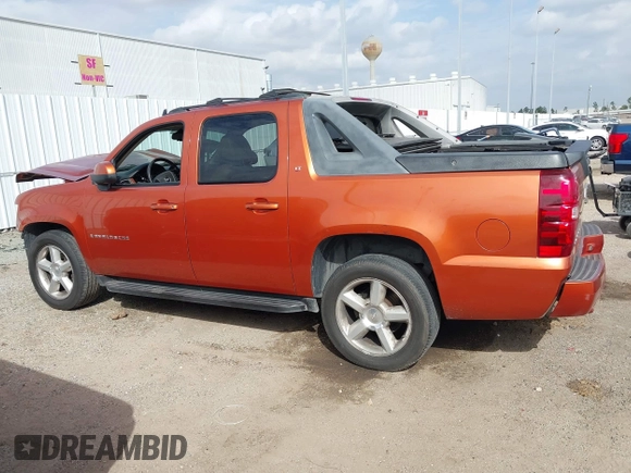 2008 Chevrolet Avalanche LTZ z VIN 3GNEC12J48G216702, wystawiony jako IAAI lot #41753596 z przebiegiem 299 925 mil mil oraz . Historia ofert i sprzedaży dostępna na DreamBid. Obrazek 15.