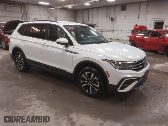 2022 Volkswagen Tiguan S with VIN 3VV0B7AX1NM066089, listed as a IAAI auction lot 41686335 with 64,115 mi miles. Bid and sale history available at carsss.com. Image 1.