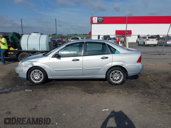 2005 Ford Focus S with VIN 1FAFP34N05W257702, listed as a IAAI auction lot 42023161 with 270,136 mi miles and . Bid and sale history available at carsss.com. Image 14.