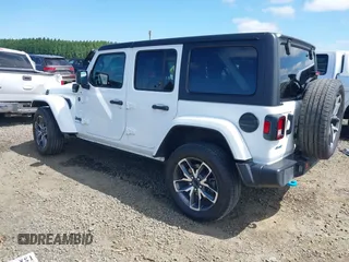 2024 Jeep Wrangler Willys z VIN 1C4RJXN60RW225250, wystawiony jako IAAI lot #42333989 z przebiegiem 35 893 mil mil oraz . Historia ofert i sprzedaży dostępna na DreamBid. Obrazek 3.