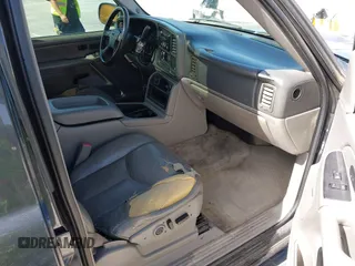 2005 GMC Yukon SLT z VIN 1GKEC13T25J178152, wystawiony jako IAAI lot #41685936 z przebiegiem 226 765 mil mil oraz . Historia ofert i sprzedaży dostępna na DreamBid. Obrazek 5.