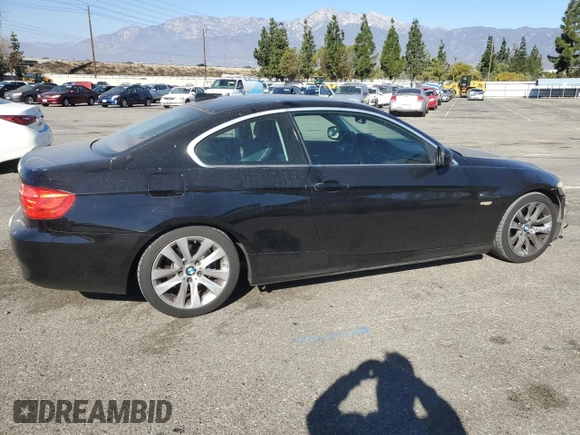 2011 BMW 3 Series 328i z VIN WBAKE5C54BE573498, wystawiony jako Copart lot #88062045 z przebiegiem 81 239 mil mil oraz Szkoda całkowita • Salvage title. Historia ofert i sprzedaży dostępna na DreamBid. Obrazek 3.