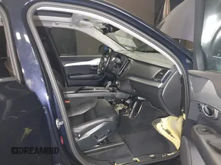 2016 Volvo XC90 Momentum with VIN YV4102XK4G1073932, listed as a IAAI auction lot 42093824 with 122,013 mi miles. Bid and sale history available at carsss.com. Image 5.