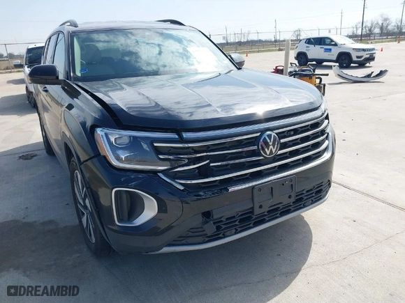 2024 Volkswagen Atlas 2.0T SE w/Technology with VIN 1V2WR2CA3RC503516, listed as a IAAI auction lot 41575190 with 11,402 mi miles. Bid and sale history available at carsss.com. Image 6.