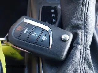 2023 Toyota Camry SE z VIN 4T1G11AK5PU095414, wystawiony jako IAAI lot #41729717 z przebiegiem 35 233 mil mil oraz . Historia ofert i sprzedaży dostępna na DreamBid. Obrazek 11.