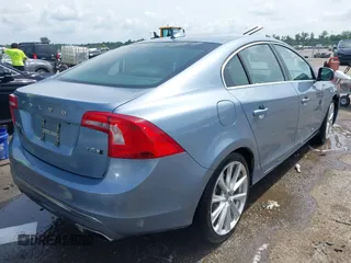 2017 Volvo S60 Inscription z VIN LYV402TK5HB196218, wystawiony jako IAAI lot #42330936 z przebiegiem 111 608 mil mil oraz . Historia ofert i sprzedaży dostępna na DreamBid. Obrazek 4.