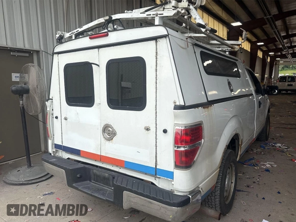2013 Ford F-150 XL с VIN 1FTMF1EM2DKE77413, выставлен на аукционе IAAI как лот 42679287 с пробегом 185 602 миль миль и . История ставок и продаж доступна на DreamBid. Изображение 16.