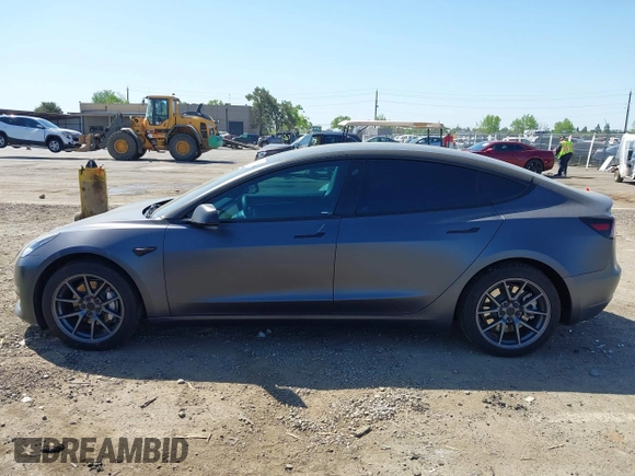 2023 Tesla Model 3 z VIN 5YJ3E1EA2PF404614, wystawiony jako IAAI lot #42009539 z przebiegiem 22 105 mil mil oraz . Historia ofert i sprzedaży dostępna na DreamBid. Obrazek 13.
