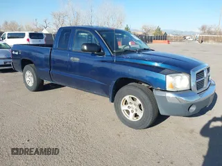 2005 Dodge Dakota SLT with VIN 1D7HW42N15S365967, listed as a IAAI auction lot 41798935 with 220,243 mi miles and . Bid and sale history available at carsss.com. Image 1.