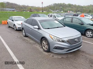 2015 Hyundai Sonata SE z VIN 5NPE24AF8FH170399, wystawiony jako IAAI lot #42014103 z przebiegiem 101 298 mil mil oraz . Historia ofert i sprzedaży dostępna na DreamBid. Obrazek 1.