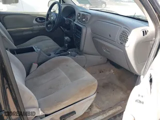 2007 Chevrolet TrailBlazer LS with VIN 1GNDS13S672255756, listed as a IAAI auction lot 42080597 with 194,335 mi miles. Bid and sale history available at carsss.com. Image 5.