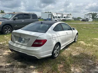 2014 Mercedes-Benz C 250 z VIN WDDGJ4HB1EG286714, wystawiony jako Copart lot #59034755 z przebiegiem 98 092 mil mil oraz Czysty tytuł • Clean title. Historia ofert i sprzedaży dostępna na DreamBid. Obrazek 4.
