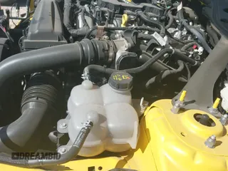 2024 Ford Mustang EcoBoost Premium z VIN 1FAGP8UHXR5141379, wystawiony jako IAAI lot #43377499 z przebiegiem 19 490 mil mil oraz . Historia ofert i sprzedaży dostępna na DreamBid. Obrazek 19.