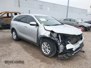 2020 Kia Sorento LX with VIN 5XYPG4A31LG698420, listed as a IAAI auction lot 41586003 with 101,458 mi miles. Bid and sale history available at carsss.com. Image 1.