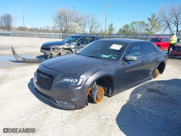 2016 Chrysler 300 with VIN 2C3CCAGG8GH191481, listed as a IAAI auction lot 41908050 with 174,575 mi miles. Bid and sale history available at carsss.com. Image 17.