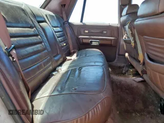 1991 Ford Crown Victoria z VIN 2FACP74FXMX135645, wystawiony jako Copart lot #52527135 z przebiegiem 79 667 mil mil oraz Czysty tytuł • Clean title. Historia ofert i sprzedaży dostępna na DreamBid. Obrazek 10.