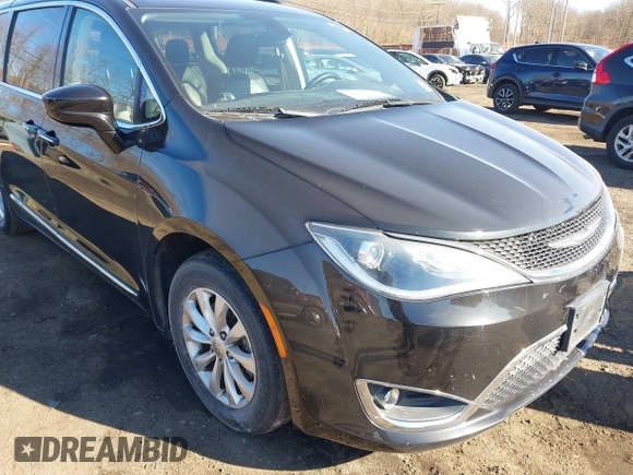 2018 Chrysler Pacifica Touring L z VIN 2C4RC1BG2JR114345, wystawiony jako IAAI lot #41629088 z przebiegiem 114 682 mil mil oraz . Historia ofert i sprzedaży dostępna na DreamBid. Obrazek 13.