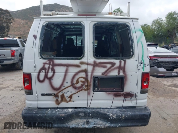 2010 Ford Econoline Cargo Commercial z VIN 1FTNE1EW4ADA66216, wystawiony jako IAAI lot #42198735 z przebiegiem 191 087 mil mil oraz . Historia ofert i sprzedaży dostępna na DreamBid. Obrazek 12.
