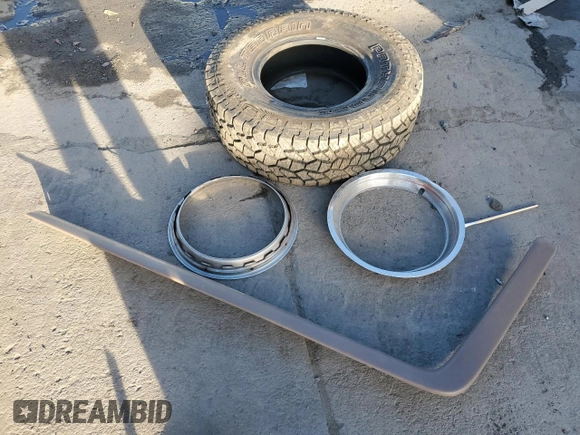 1996 Ford Bronco Custom with VIN 1FMEU15HXTLA00505, listed as a Copart auction lot 48621395 with 178,614 mi miles and Salvage Title. Bid and sale history available at DreamBid. Image 13.