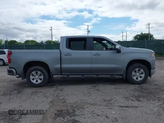 2025 Chevrolet Silverado 1500 LT z VIN 1GCUKDED0SZ216878, wystawiony jako IAAI lot #42435820 z przebiegiem 4 448 mil mil oraz . Historia ofert i sprzedaży dostępna na DreamBid. Obrazek 13.