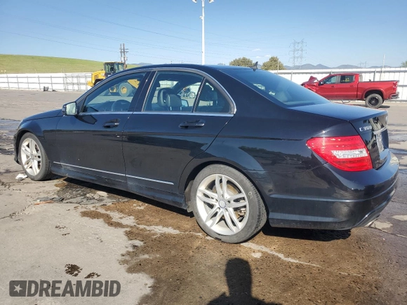 2013 Mercedes-Benz C 300 Sport z VIN WDDGF8AB7DR245588, wystawiony jako Copart lot #58091295 z przebiegiem 90 242 mil mil oraz Szkoda całkowita • Salvage title. Historia ofert i sprzedaży dostępna na DreamBid. Obrazek 2.