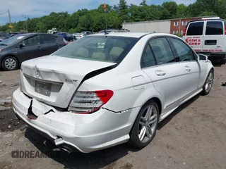 2013 Mercedes-Benz C 300 Sport с VIN WDDGF8AB1DA793939, выставлен на аукционе IAAI как лот 42537158 с пробегом 211 600 миль миль и . История ставок и продаж доступна на DreamBid. Изображение 4.