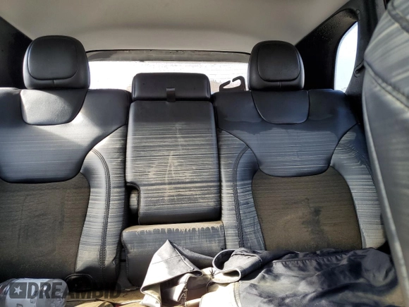2021 Jeep Cherokee Altitude z VIN 1C4PJMLB7MD137385, wystawiony jako Copart lot #45909505 z przebiegiem Nie podano mil oraz Szkoda całkowita • Salvage title. Historia ofert i sprzedaży dostępna na DreamBid. Obrazek 10.