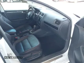 2017 Volkswagen Jetta SEL z VIN 3VWL17AJ3HM406760, wystawiony jako IAAI lot #42002426 z przebiegiem 152 890 mil mil oraz . Historia ofert i sprzedaży dostępna na DreamBid. Obrazek 5.