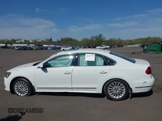 2016 Volkswagen Passat SE z VIN 1VWBT7A38GC016180, wystawiony jako IAAI lot #42132777 z przebiegiem 101 461 mil mil oraz . Historia ofert i sprzedaży dostępna na DreamBid. Obrazek 14.