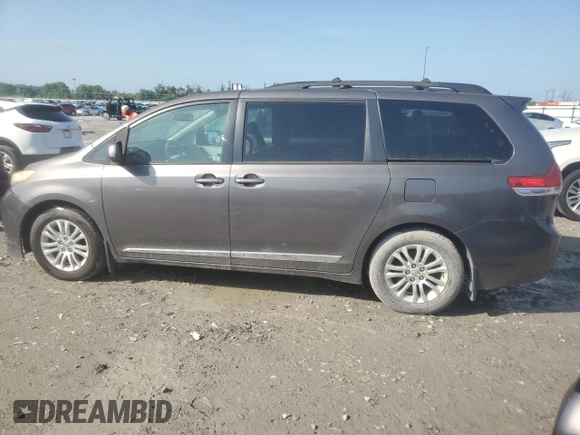 2012 Toyota Sienna XLE AAS z VIN 5TDYK3DC2CS196804, wystawiony jako Copart lot #65655755 z przebiegiem 298 629 mil mil oraz Czysty tytuł • Clean title. Historia ofert i sprzedaży dostępna na DreamBid. Obrazek 2.