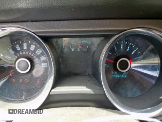 2014 Ford Mustang V6 z VIN 1ZVBP8AM5E5240978, wystawiony jako Copart lot #58018635 z przebiegiem 176 267 mil mil oraz Szkoda całkowita • Salvage title. Historia ofert i sprzedaży dostępna na DreamBid. Obrazek 9.