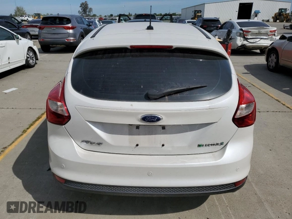 2013 Ford Focus Electric z VIN 1FADP3R47DL353527, wystawiony jako Copart lot #51184724 z przebiegiem 57 020 mil mil oraz Szkody całkowita. Historia ofert i sprzedaży dostępna na DreamBid. Obrazek 6.