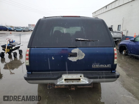 1996 Chevrolet Suburban z VIN 3GNFK16RXTG125871, wystawiony jako Copart lot #86401384 z przebiegiem 220 767 mil mil oraz Czysty tytuł • Clean title. Historia ofert i sprzedaży dostępna na DreamBid. Obrazek 6.