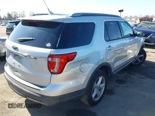 2019 Ford Explorer XLT z VIN 1FM5K7D84KGA60538, wystawiony jako IAAI lot #42603310 z przebiegiem 134 221 mil mil oraz . Historia ofert i sprzedaży dostępna na DreamBid. Obrazek 4.