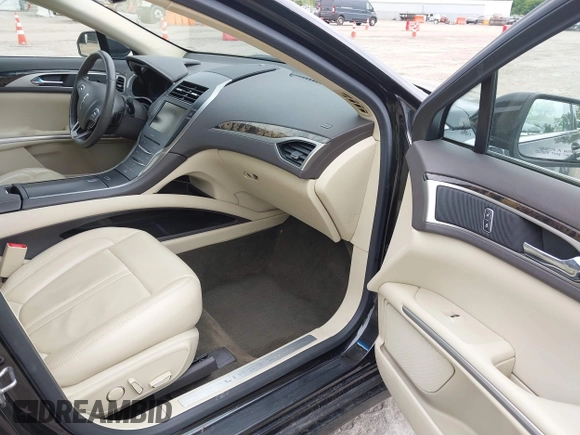 2013 Lincoln MKZ with VIN 3LN6L2G9XDR810996, listed as a IAAI auction lot 42370470 with 167,611 mi miles and . Bid and sale history available at DreamBid. Image 5.
